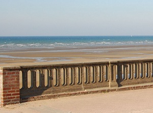 La plage de Cabourg et sa digue