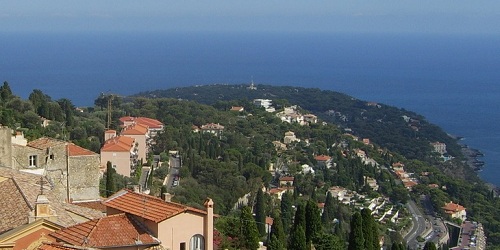 Vue sur la mer et le Cap Martin depuis le château de Roquebrune